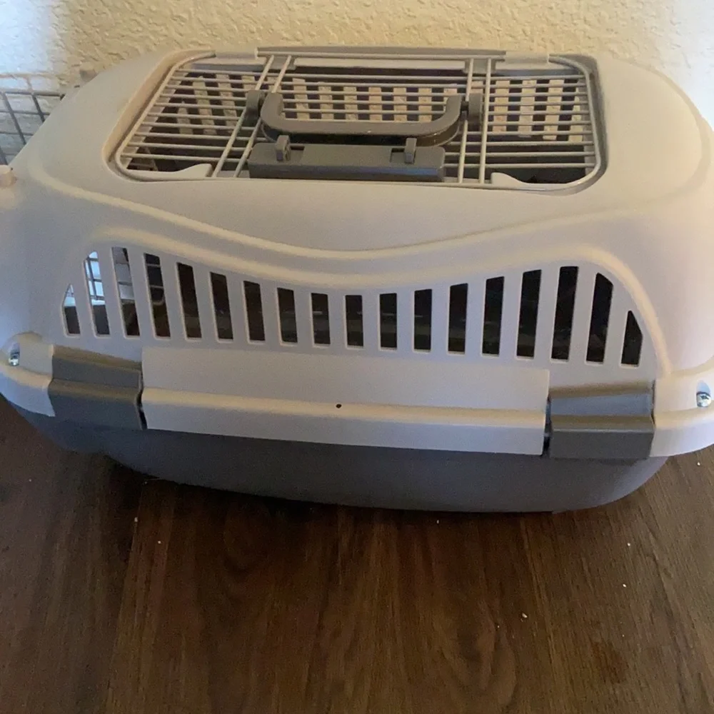 pet carrier